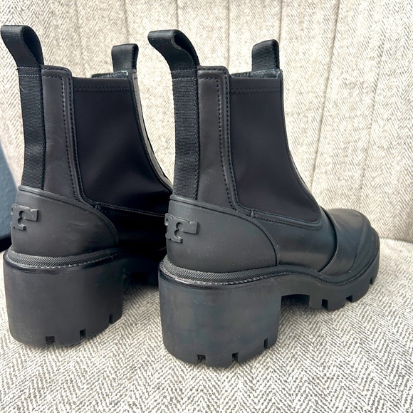 Tory Burch Lug Sole Chelsea Ankle Boot size 7.5 - Picture 5 of 6